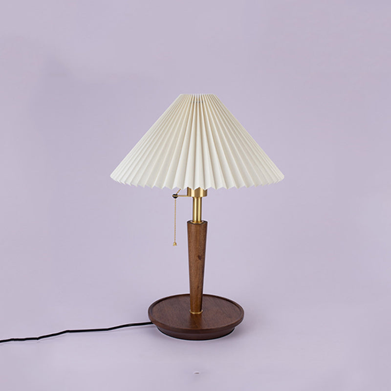 tapered-pleated-fabric-table-lamp