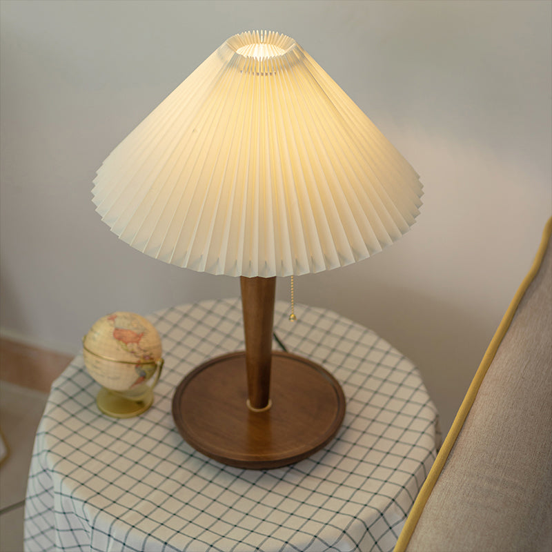 tapered-pleated-fabric-table-lamp